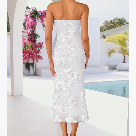 Elegant White BEACH WEDDING Dress - Picture 3 of 7